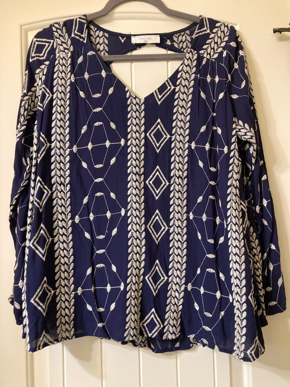 Peach Love California Navy and Cream Geometric V-Neck Long Sleeve Top